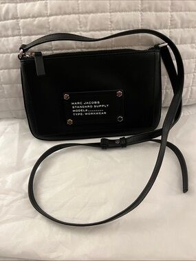 NWOT Marc Jacobs Black Pebble Leather Crossbody Bag w/Plaque & Dust Bag(generic)
